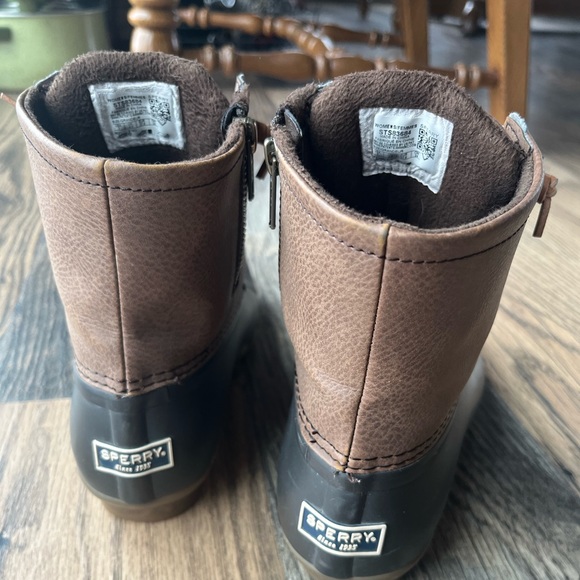 SOLD!! Sperry salt water duck boots size 7 excellent condition mint leather - Picture 9 of 10